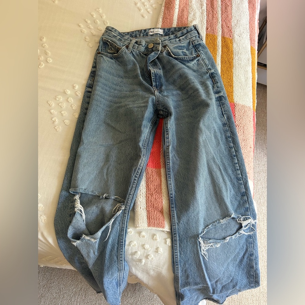 Zara ripped Blue Jeans